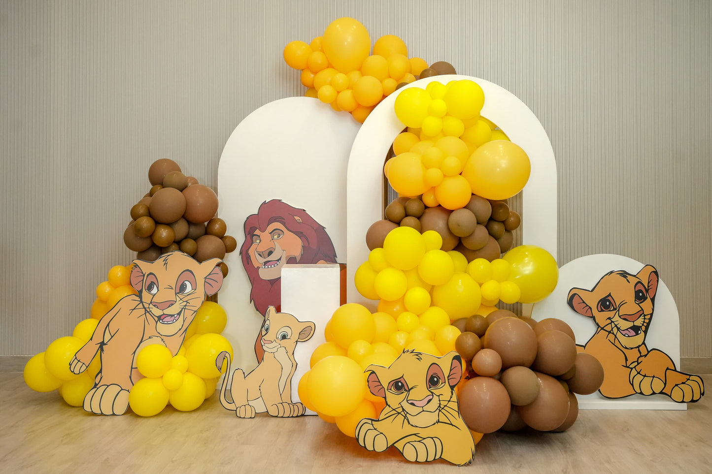 Lion-Themed Balloon Backdrop Set